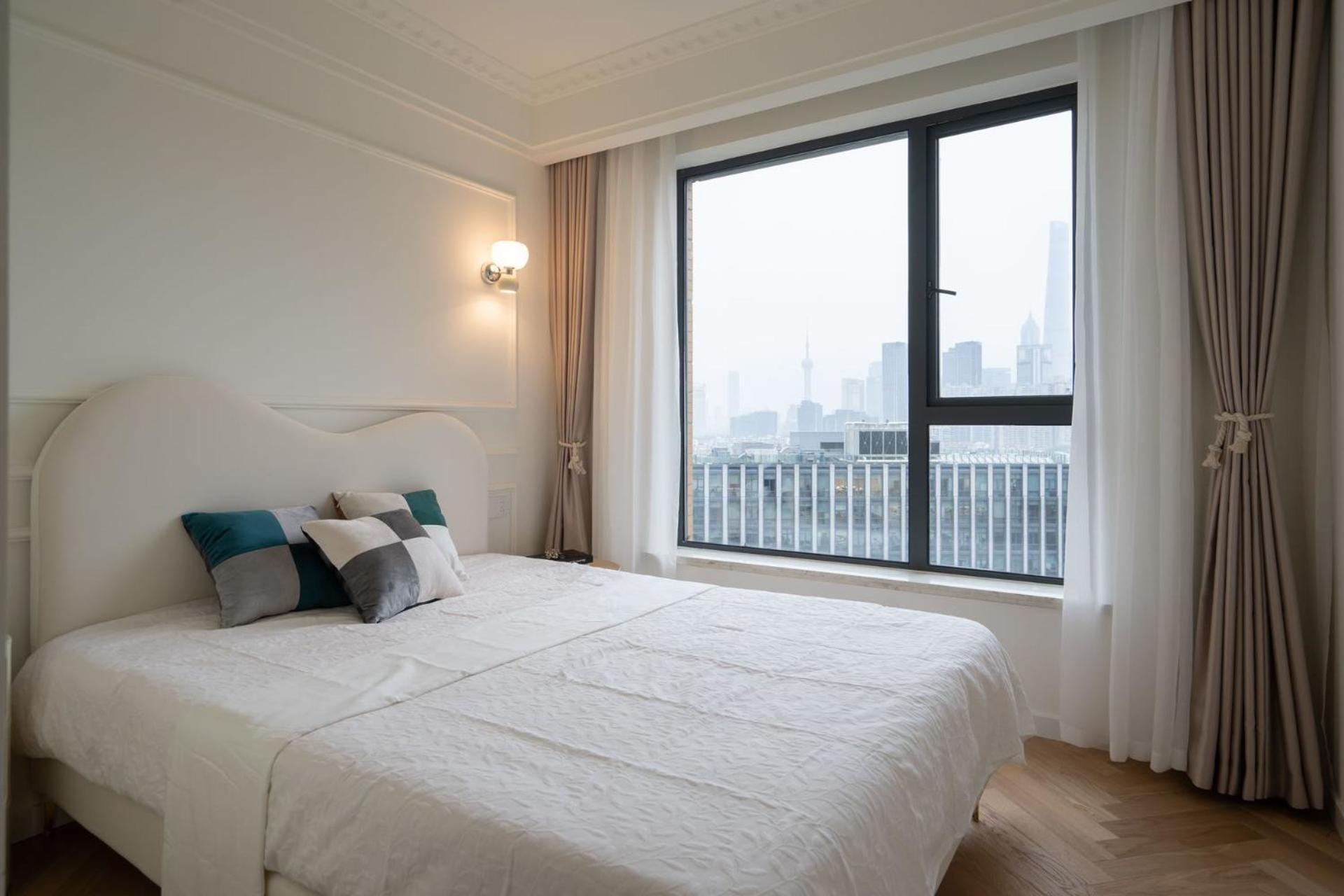 Apartment Eastern Hub - Bund Branch 3-bedroom Near Yuyuan Garden, Nanjing Road With Tower Views, Near Subway