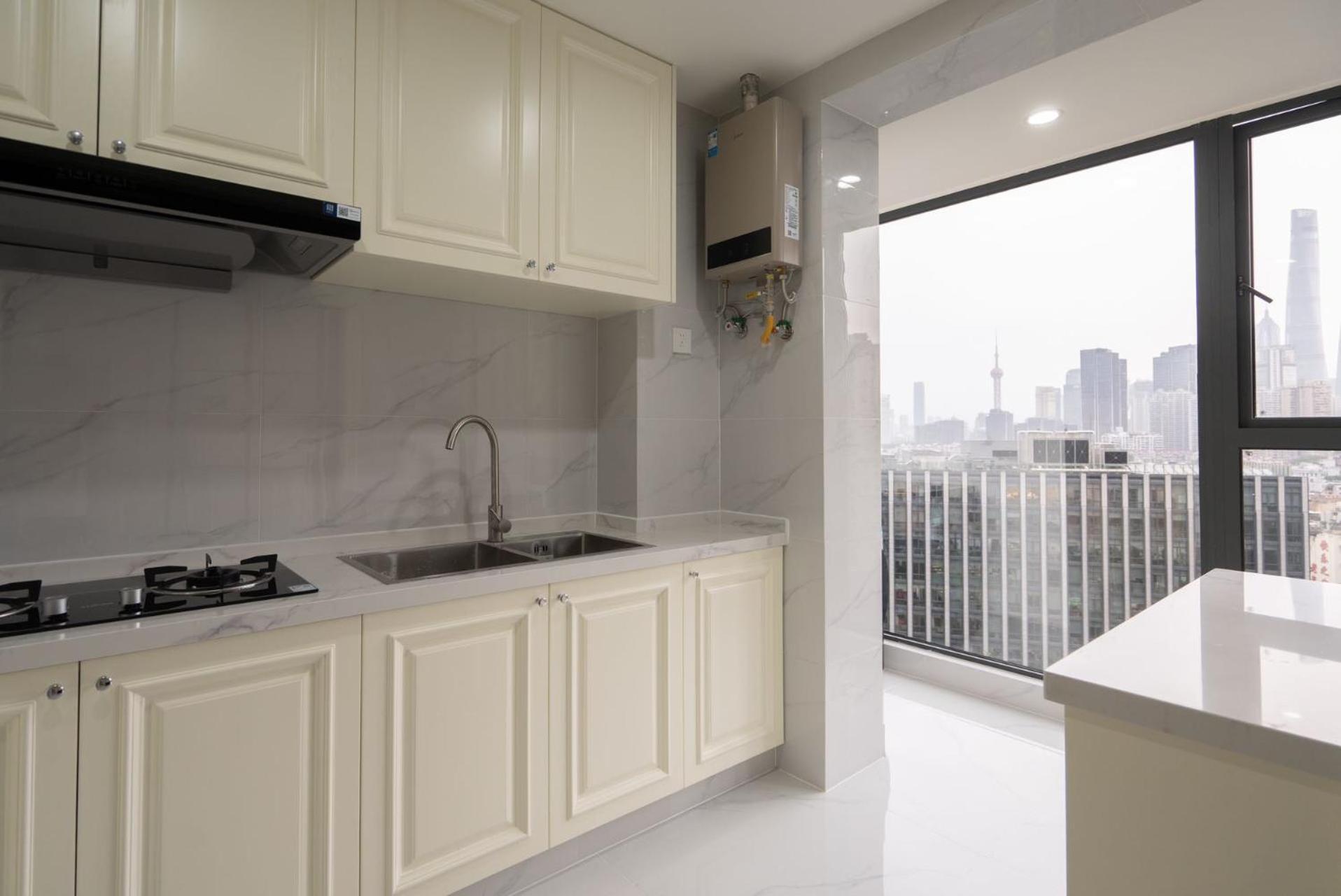 Eastern Hub - Bund Branch 3-bedroom Near Yuyuan Garden, Nanjing Road With Tower Views, Near Subway Apartment *