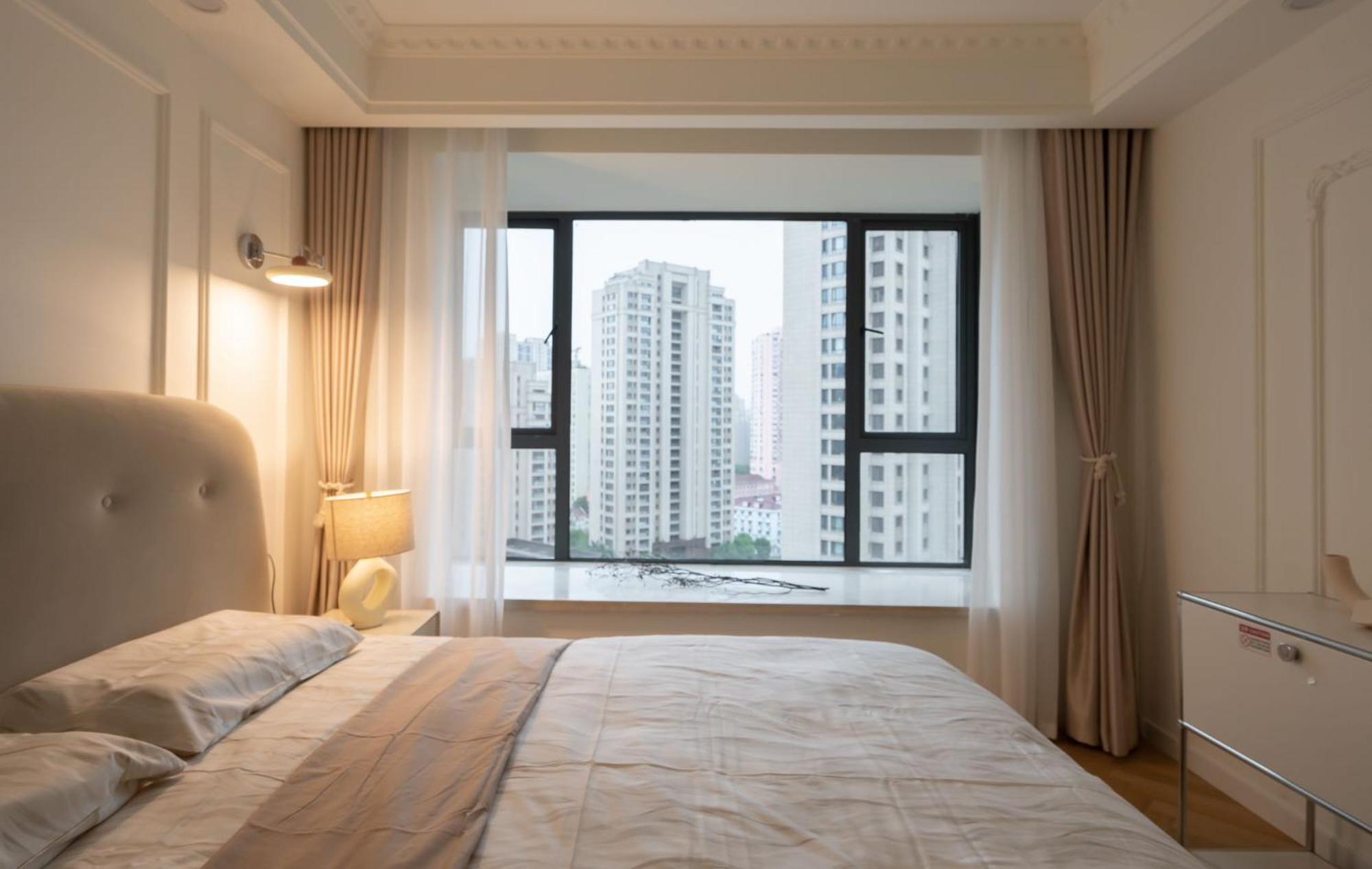 Apartment Eastern Hub - Bund Branch 3-bedroom Near Yuyuan Garden, Nanjing Road With Tower Views, Near Subway