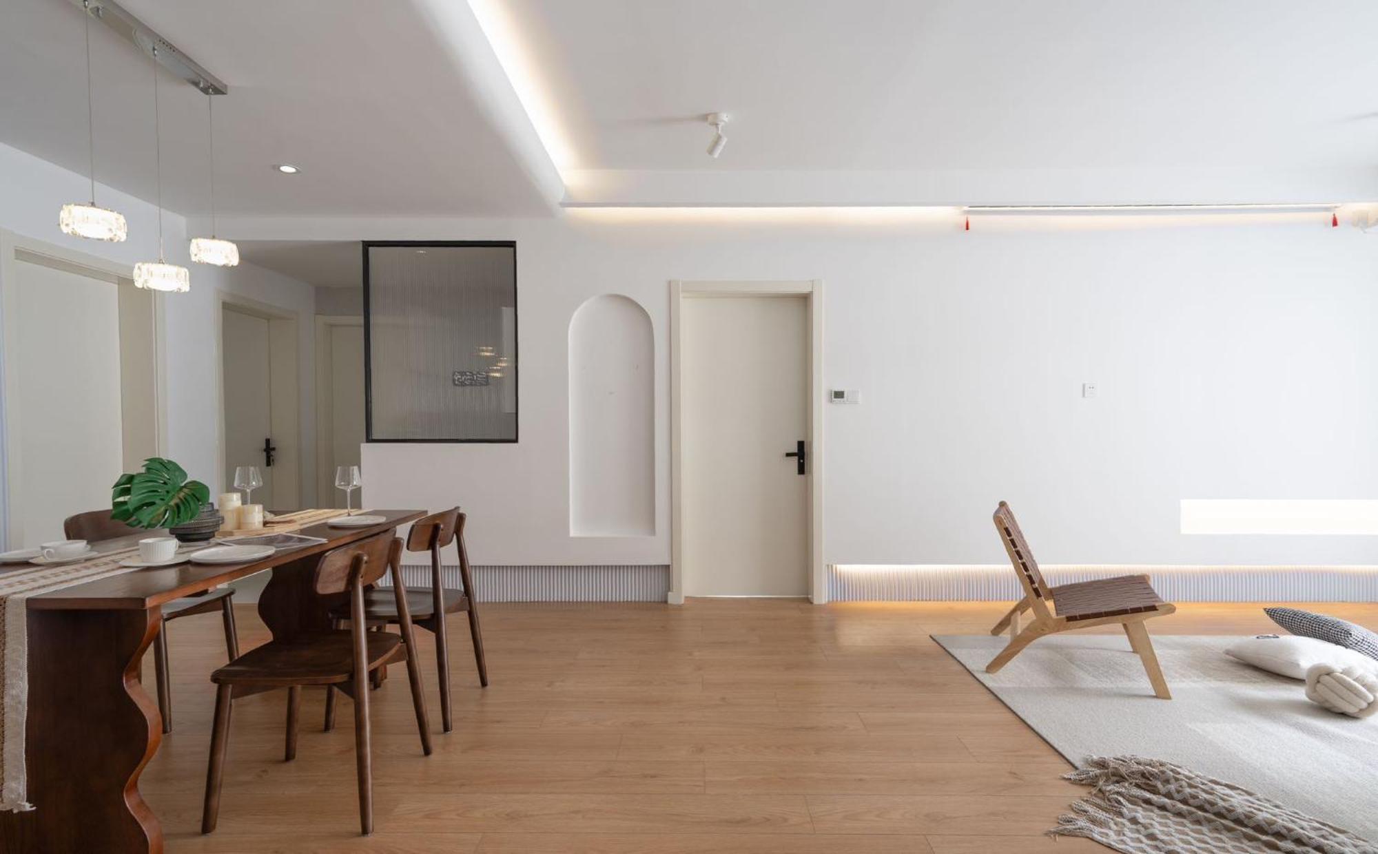 Apartment Eastern Hub - Bund Branch 3-bedroom Near Yuyuan Garden, Nanjing Road With Tower Views, Near Subway