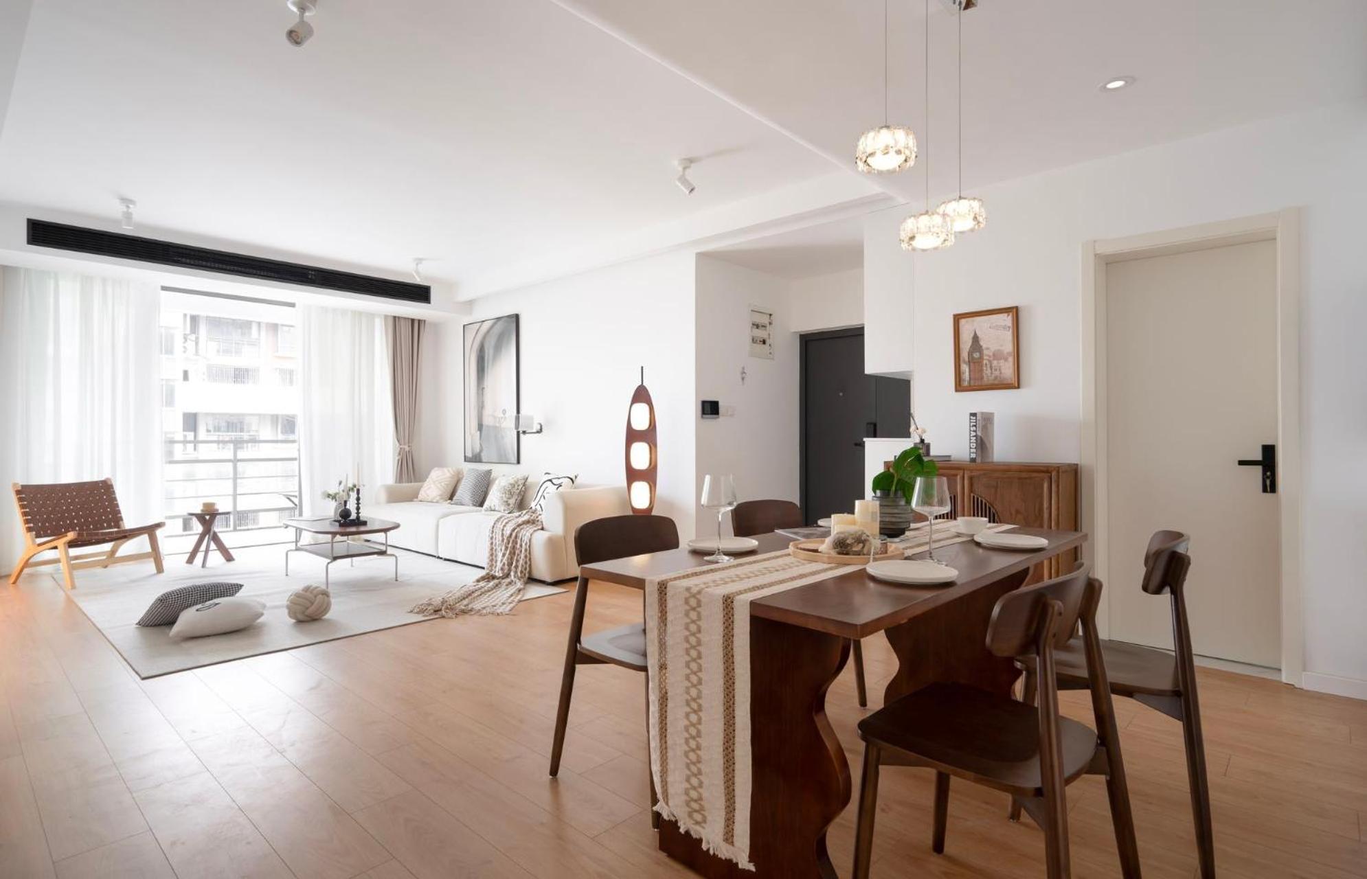 Apartment Eastern Hub - Bund Branch 3-bedroom Near Yuyuan Garden, Nanjing Road With Tower Views, Near Subway Shanghai