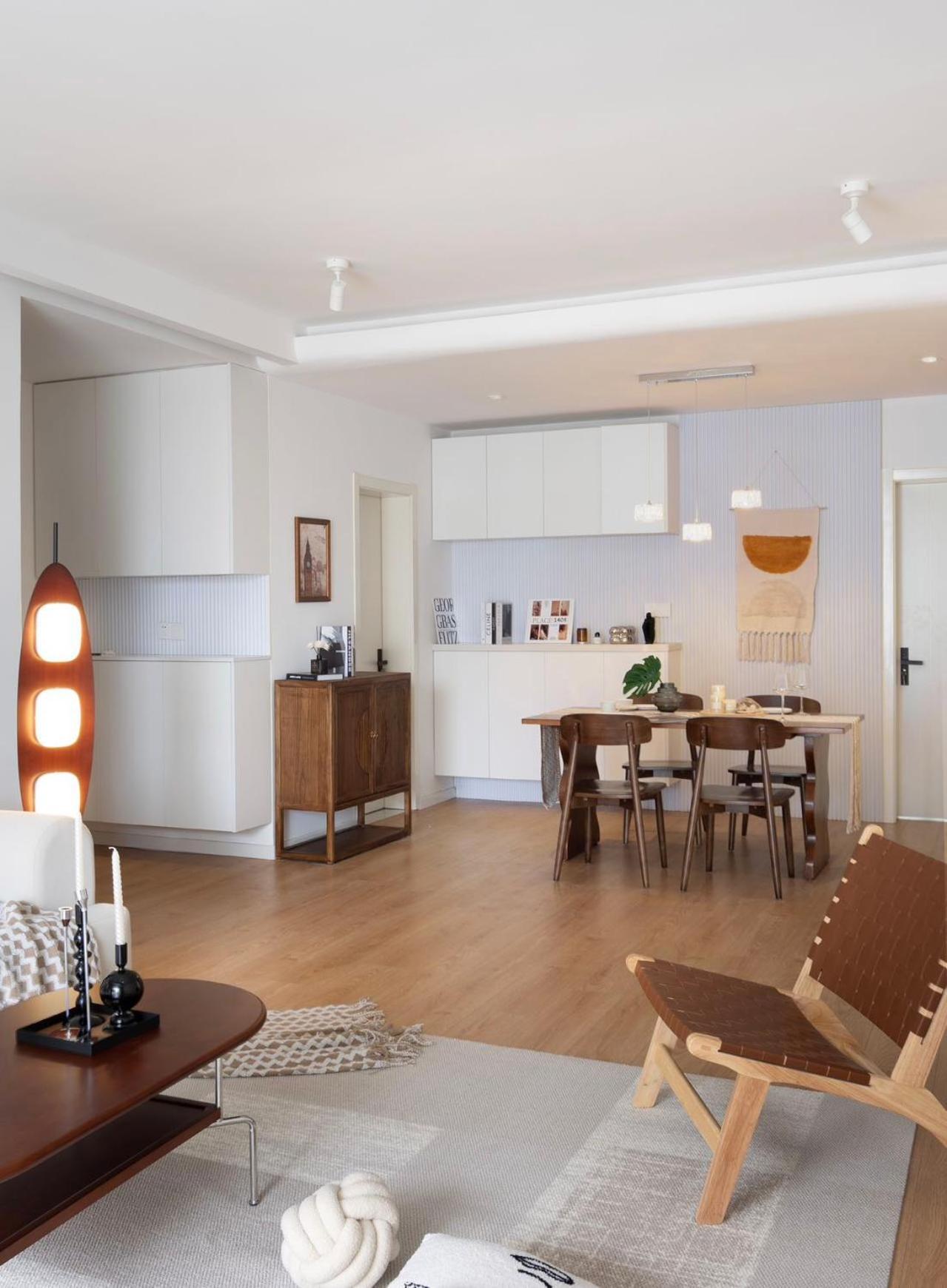 Eastern Hub - Bund Branch 3-bedroom Near Yuyuan Garden, Nanjing Road With Tower Views, Near Subway Apartment *