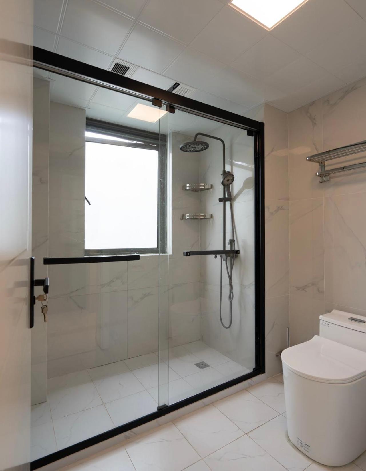Eastern Hub - Bund Branch 3-bedroom Near Yuyuan Garden, Nanjing Road With Tower Views, Near Subway Apartment *
