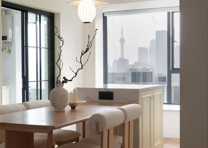 Eastern Hub - Bund Branch 3-Bedroom Near Yuyuan Garden, Nanjing Road With Shanghai Tower Views, Near Subway